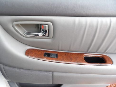 Used 2002 Toyota Avalon XLS image 24