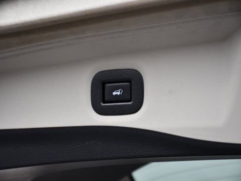 Used 2018 Nissan Rogue SV w/ Premium Package image 23