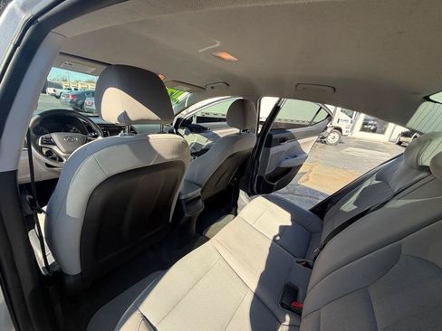 Used 2017 Hyundai Elantra SE FWD image 14