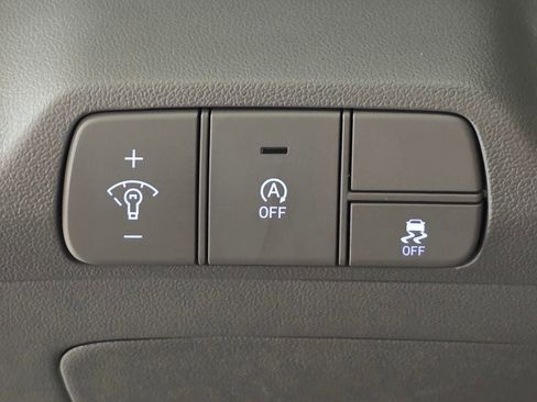 Certified 2025 Hyundai Elantra SE FWD image 32