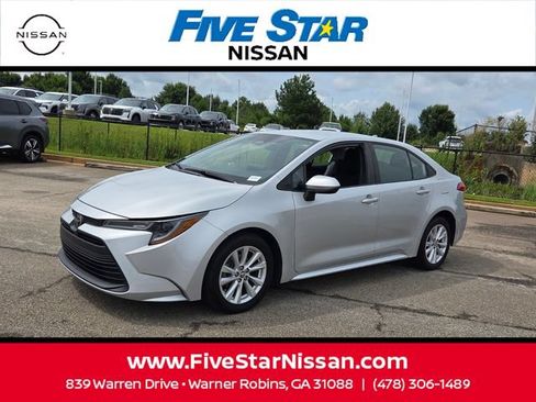 Used 2024 Toyota Corolla LE w/ LE Convenience Package FWD image 3