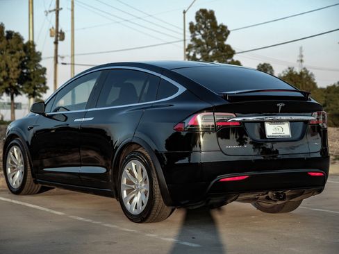 Used 2017 Tesla Model X 75D image 14