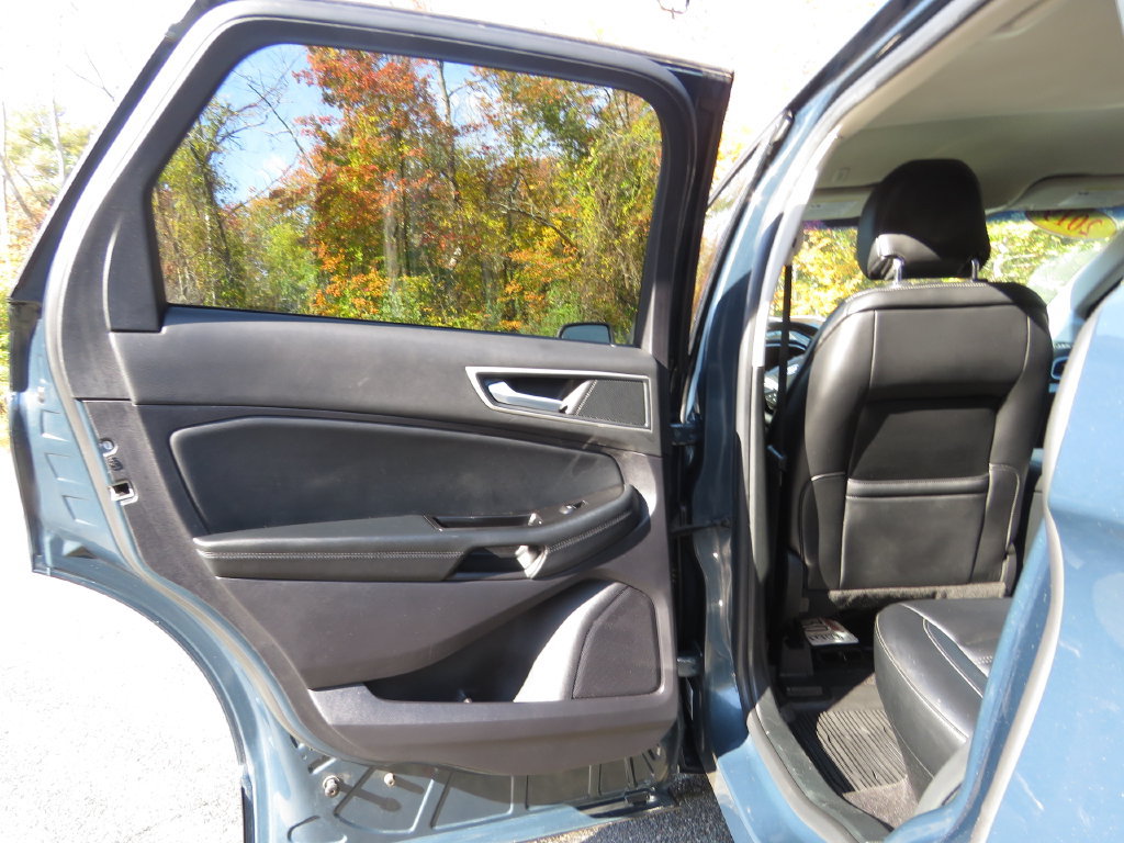 Used 2019 Ford Edge SEL w/ Equipment Group 201A AWD/4WD image 18