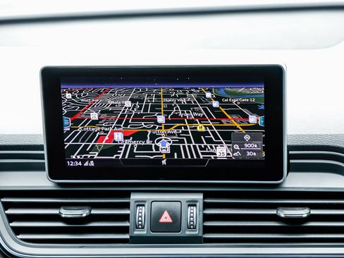 Used 2020 Audi SQ5 Premium Plus w/ Premium Plus Package image 12