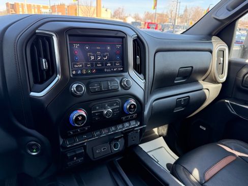 Used 2022 GMC Sierra 2500 AT4 w/ AT4 Preferred Package AWD/4WD image 10