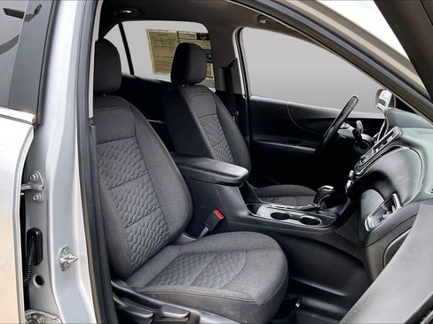 Used 2019 Chevrolet Equinox LT w/ LPO, Cargo Package FWD image 9