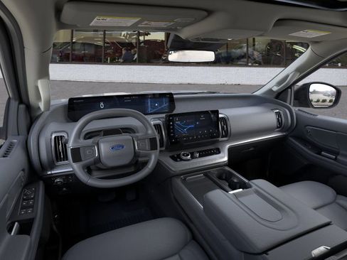 New 2026 Ford Expedition Active image 9