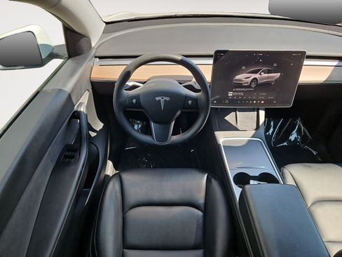 Used 2022 Tesla Model Y Long Range AWD/4WD image 10