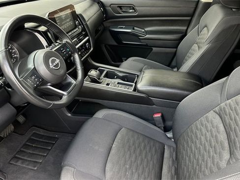 Used 2025 Nissan Pathfinder SV image 11