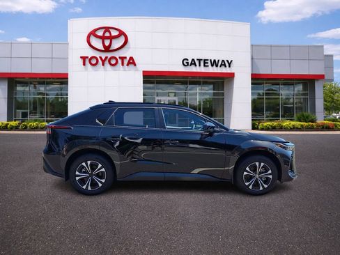 Used 2024 Toyota bZ4X AWD w/ Weather Package image 4