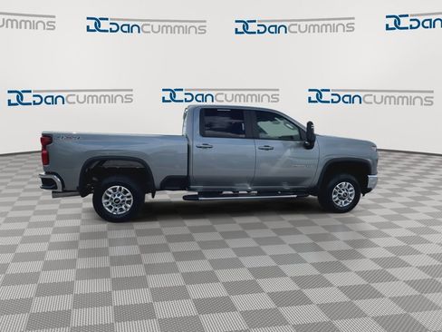 Used 2024 Chevrolet Silverado 2500 LT AWD/4WD image 9
