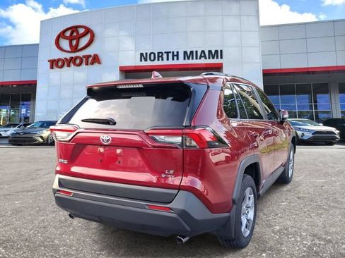Used 2025 Toyota RAV4 LE AWD/4WD image 4