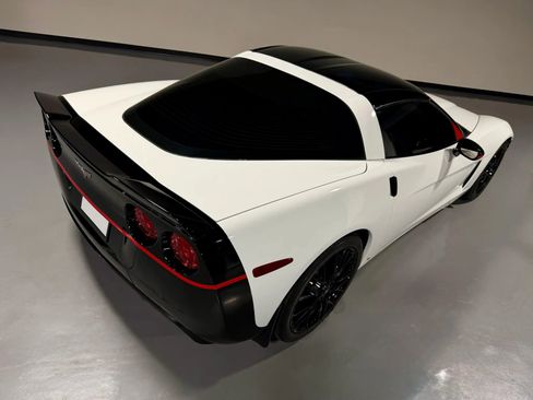 Used 2007 Chevrolet Corvette Coupe w/ Preferred Equipment Group RWD image 2