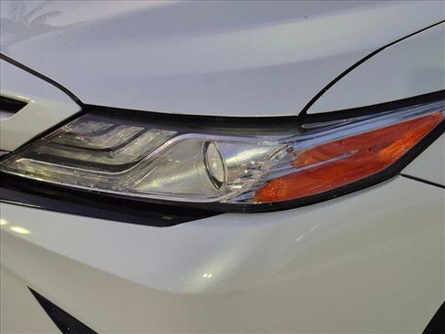 Used 2019 Toyota Camry XSE FWD image 16