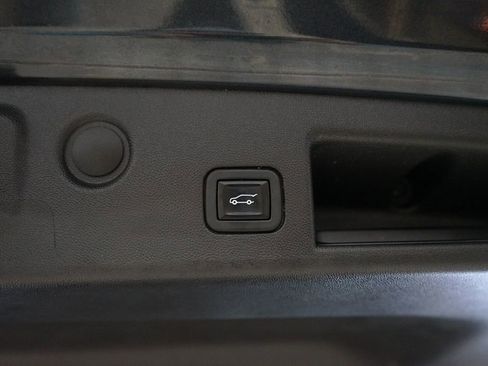 Used 2023 Chevrolet Equinox LT image 46