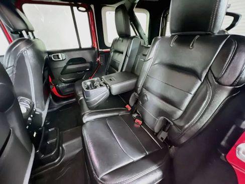 Used 2020 Jeep Wrangler Unlimited Sahara AWD/4WD image 25