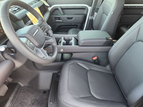 New 2026 Land Rover Defender 110 X-Dynamic SE image 12