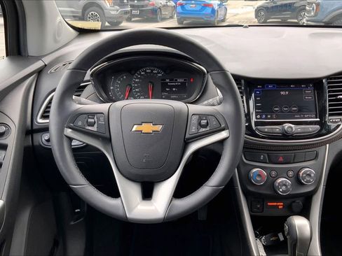 Used 2022 Chevrolet Trax LT w/ Driver Confidence Package image 5