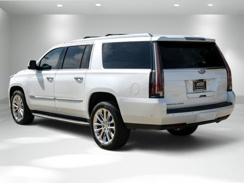 Used 2019 Cadillac Escalade ESV Premium Luxury RWD image 9