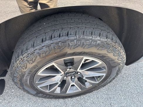 Certified 2024 Chevrolet Suburban Z71 w/ Luxury Package image 8