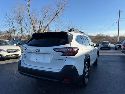 Used 2025 Subaru Outback Premium image 6
