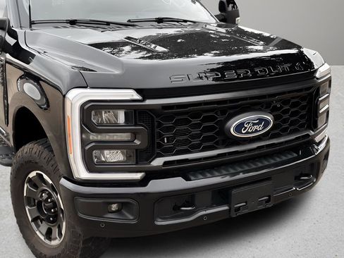 Used 2023 Ford F250 Lariat w/ Tremor Off-Road Package AWD/4WD image 27