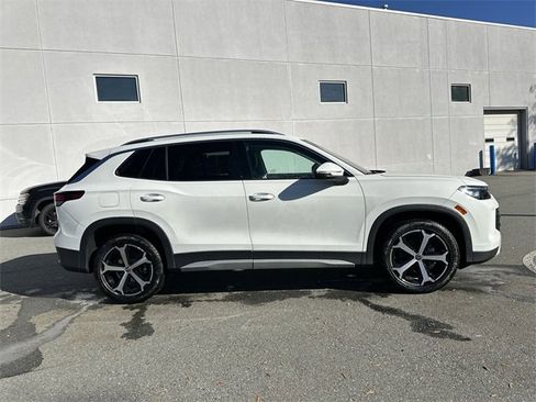 New 2025 Volkswagen Tiguan SE image 6