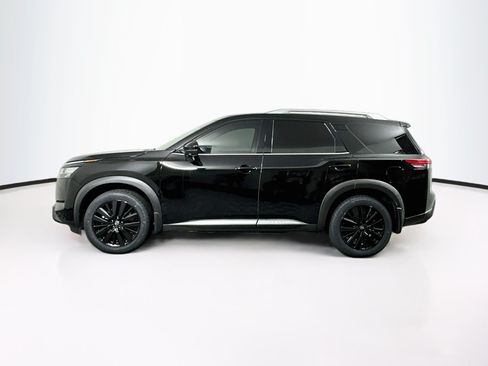 Used 2023 Nissan Pathfinder Platinum w/ Black Appearance Package AWD/4WD image 4