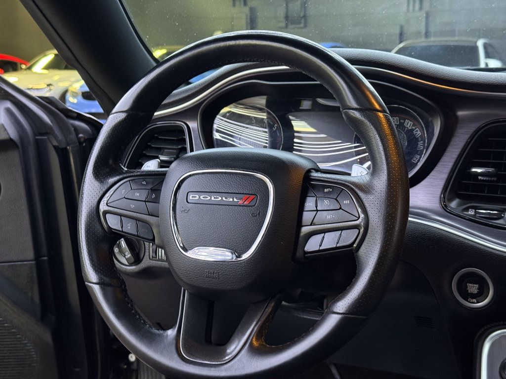 Used 2018 Dodge Challenger R/T w/ Driver Convenience Group RWD image 18
