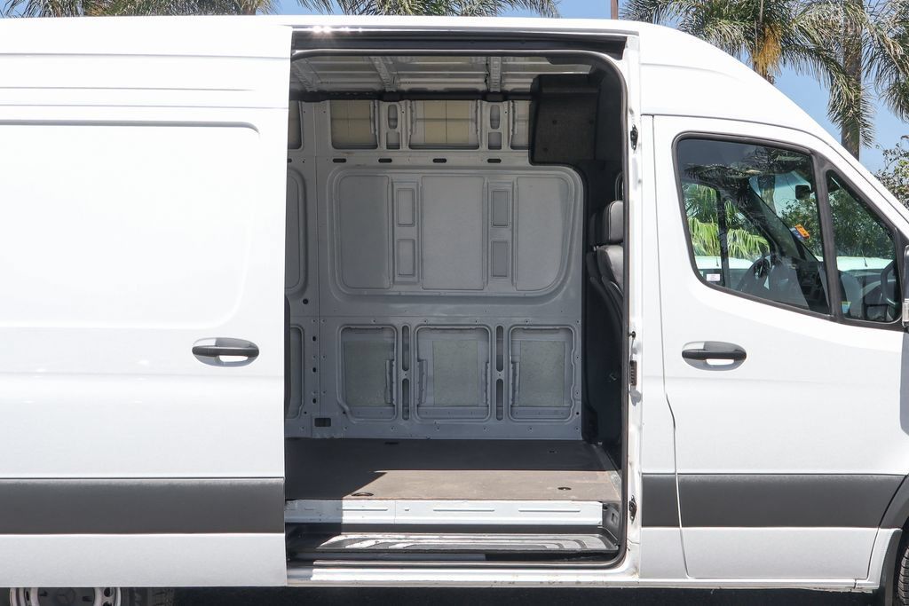 Used 2025 Mercedes-Benz Sprinter 2500 image 10