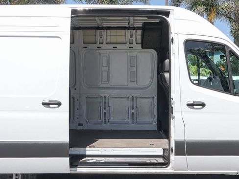 Used 2025 Mercedes-Benz Sprinter 2500 image 10