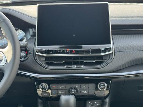 New 2026 Jeep Compass Latitude image 8