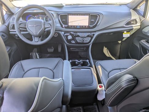 New 2026 Chrysler Pacifica Limited image 23