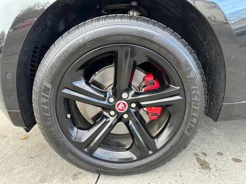 Used 2019 Jaguar F-PACE S image 9