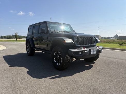 Used 2025 Jeep Wrangler Unlimited Rubicon AWD/4WD image 7