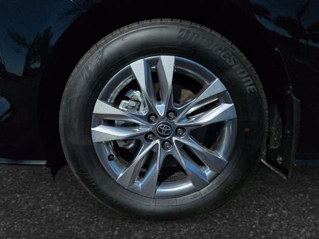 Certified 2026 Toyota Sienna Limited FWD image 4