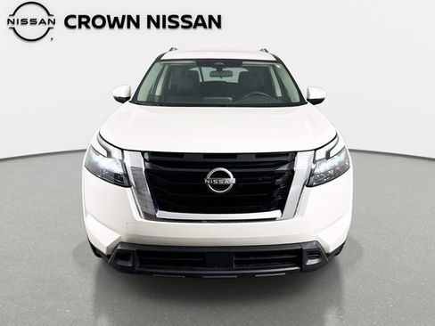 Certified 2024 Nissan Pathfinder SV FWD image 2