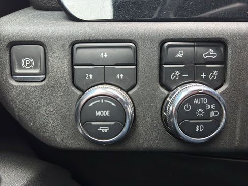 Used 2024 GMC Sierra 3500 SLE w/ SLE Convenience Package image 27