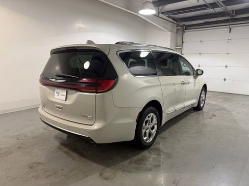 Used 2021 Chrysler Pacifica Limited image 4
