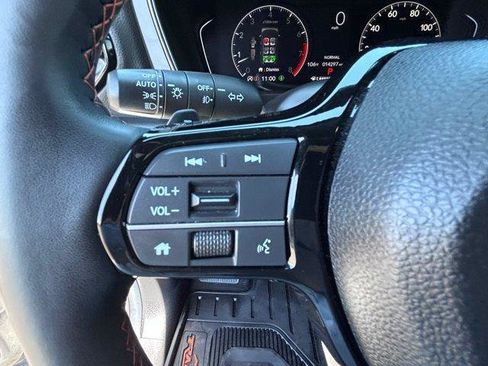Used 2025 Honda Pilot TrailSport image 23
