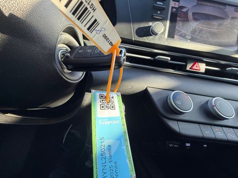 Certified 2025 Hyundai Elantra SE w/ Cargo Package image 30