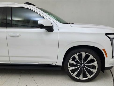 Used 2025 Cadillac Escalade ESV Premium Luxury Platinum image 7