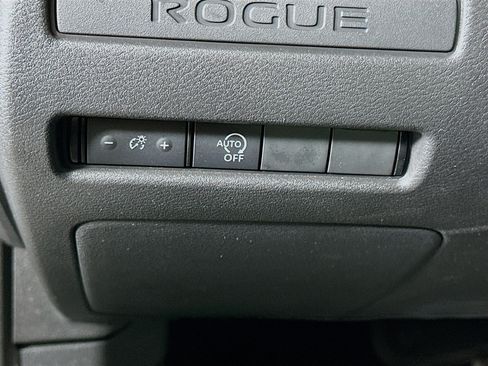 Used 2023 Nissan Rogue S FWD image 17