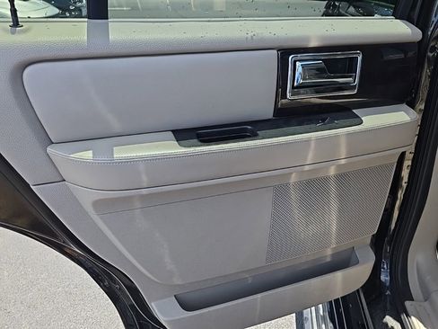 Used 2015 Lincoln Navigator 4WD image 32