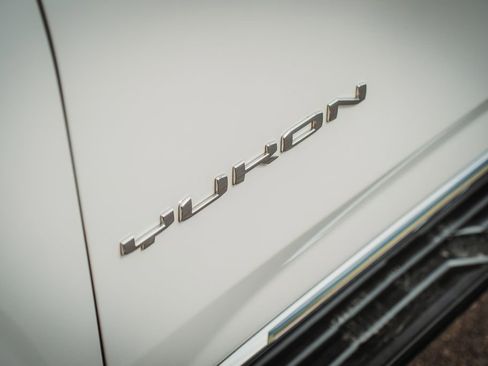 Used 2022 GMC Yukon XL SLT w/ SLT Premium Package AWD/4WD image 25