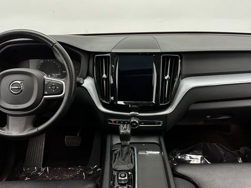 Used 2019 Volvo XC60 T6 Momentum w/ Premium Package image 27