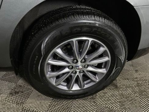 Used 2024 Buick Enclave Essence image 44