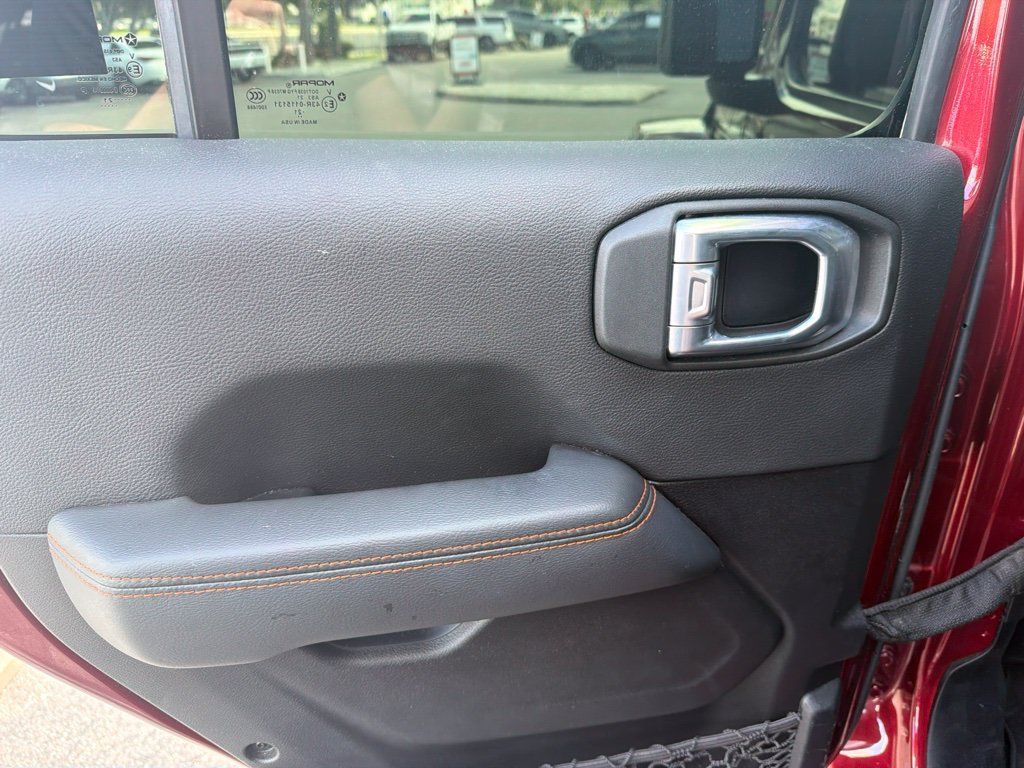 Used 2021 Jeep Gladiator Mojave AWD/4WD image 11