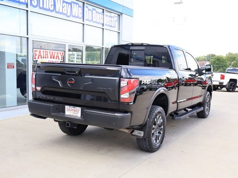 Used 2021 Nissan Titan PRO-4X w/ Pro-4x Convenience Package AWD/4WD image 3