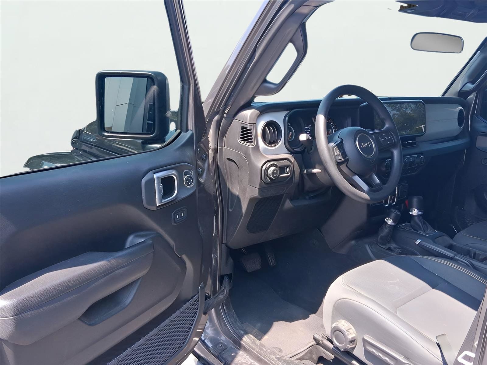 Used 2025 Jeep Gladiator Sport AWD/4WD image 13